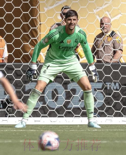 库尔图瓦本场9次扑救、预期扑出0.86球 获评8.9分